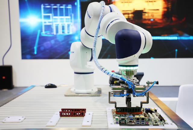 Robot Lắp Ráp Vi Mạch Điện Tử